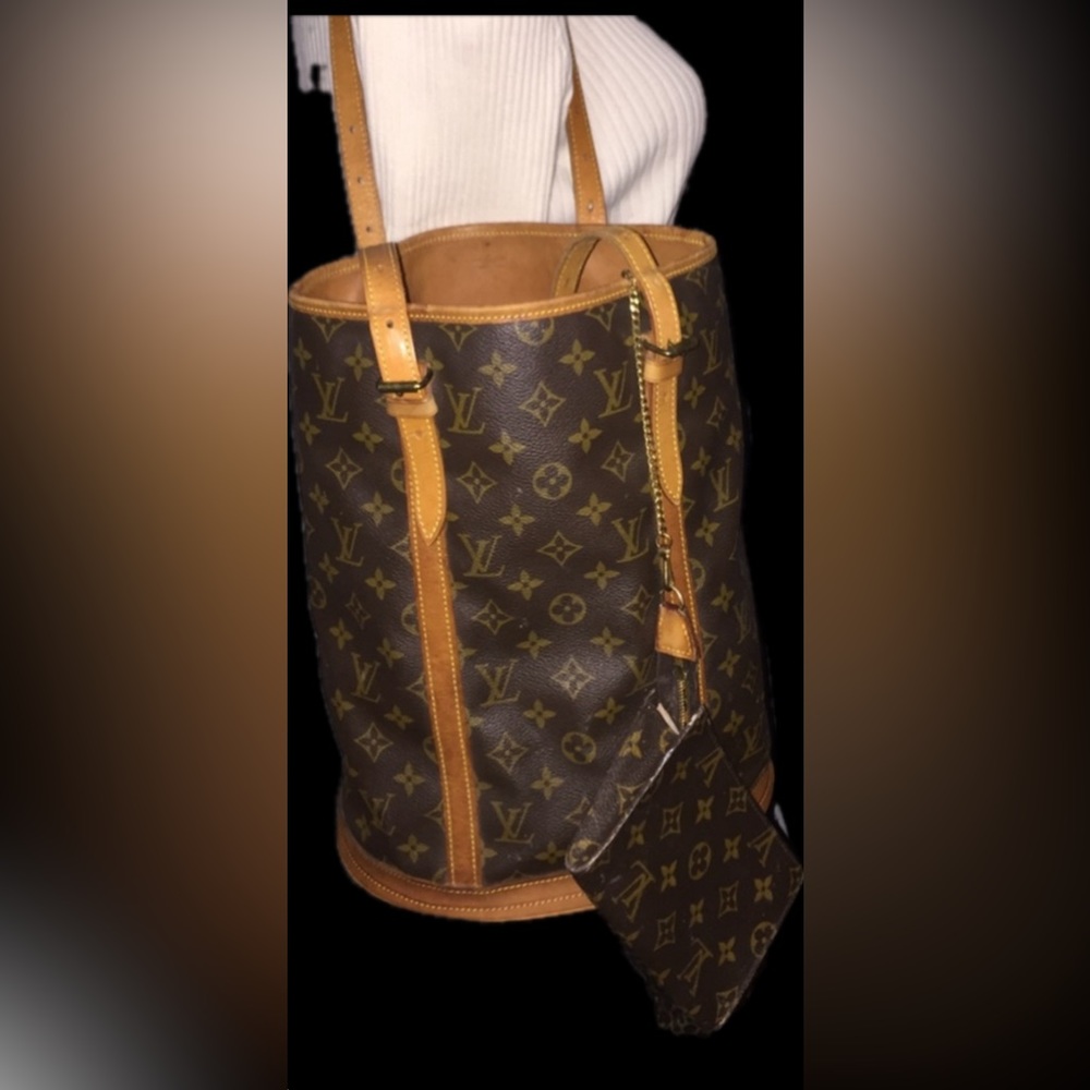 Auth vintage Louis Vuitton Bucket gm.no pochette.